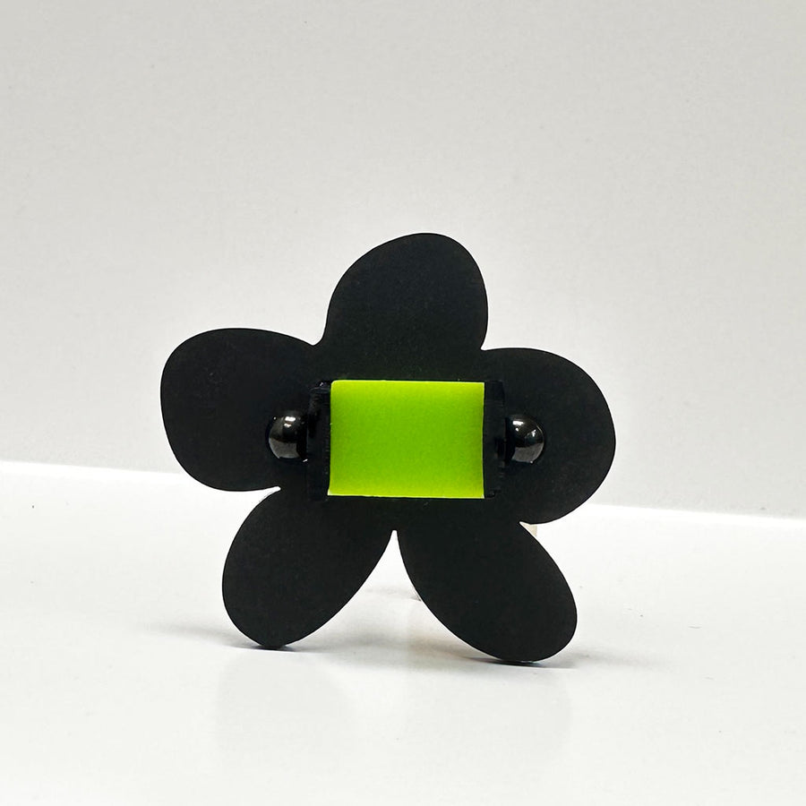 Flower shaped chunky perspex ring