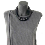 Short, black rubber necklace, architectural