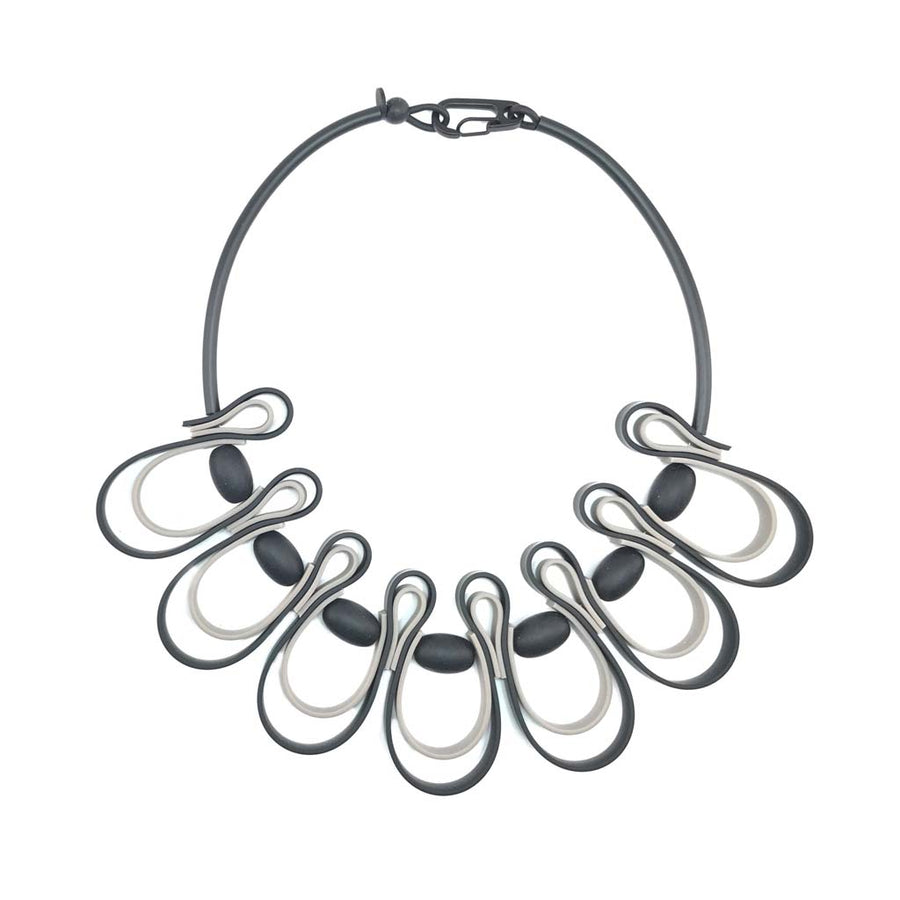 dynamic squiggle necklace