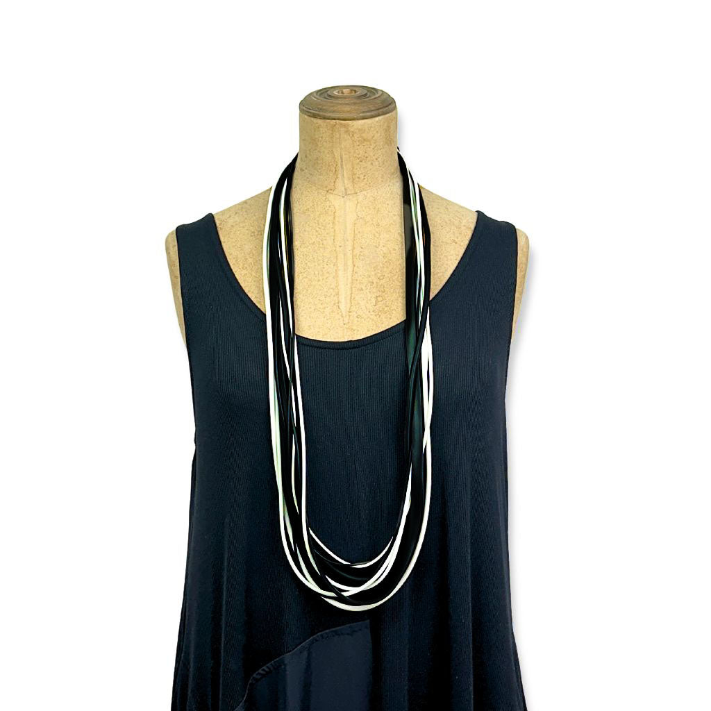MULTI-STRAND RUBBER NECKLACE