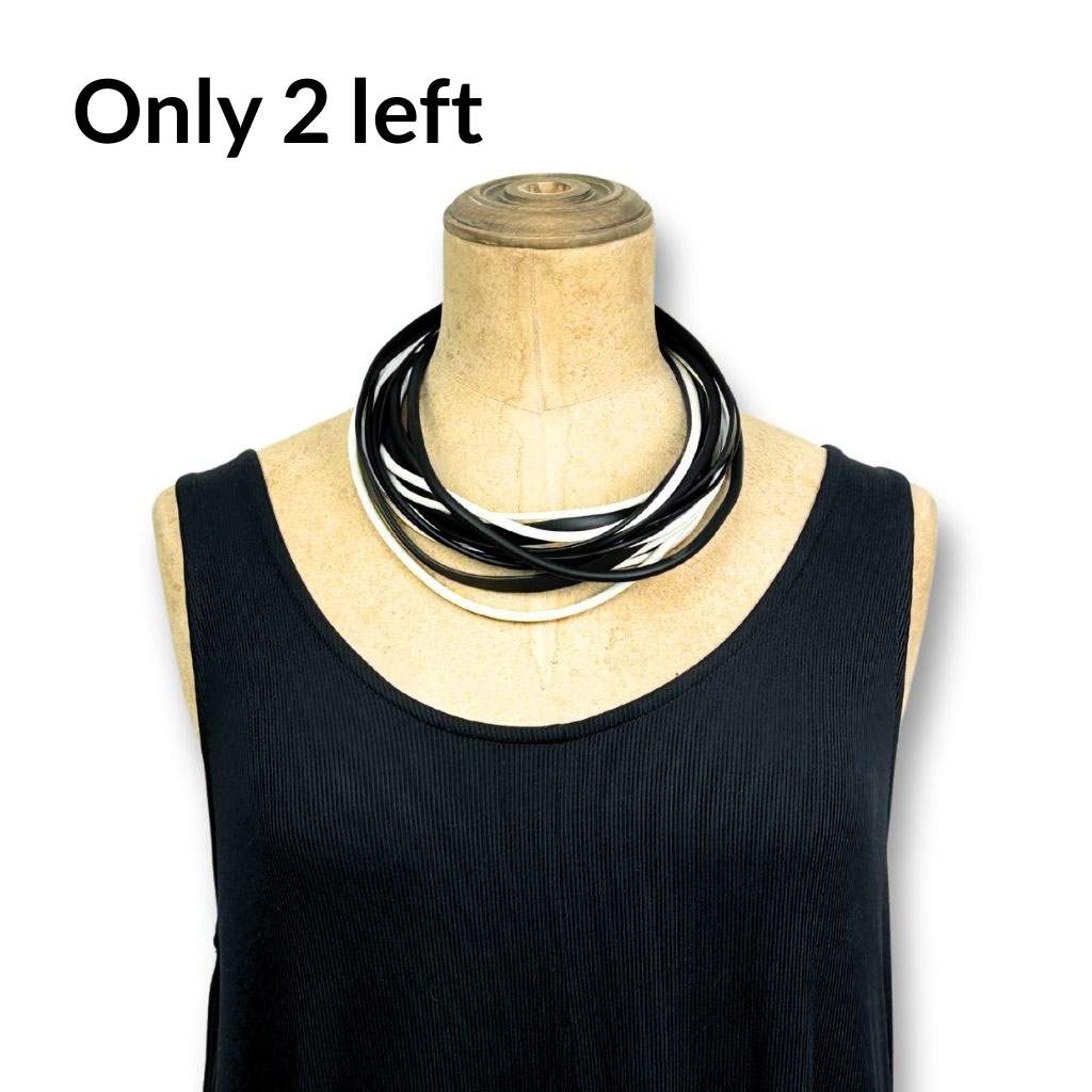 MULTI-STRAND RUBBER NECKLACE