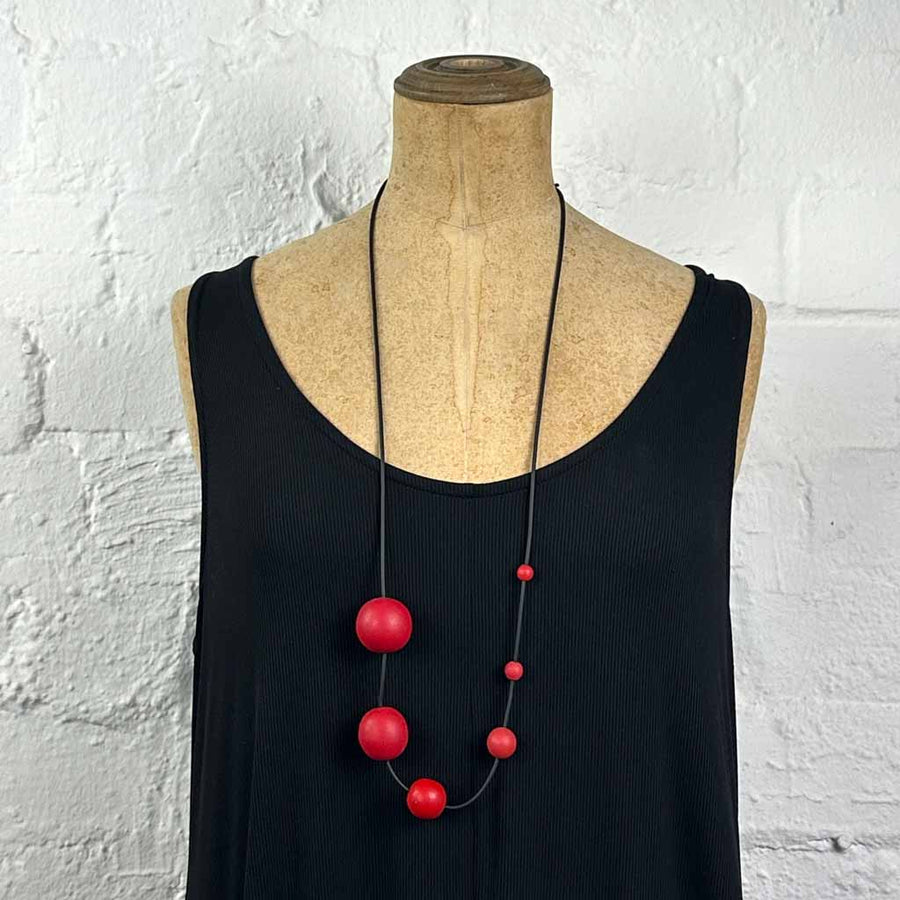 Resin mixed size ball necklace- red