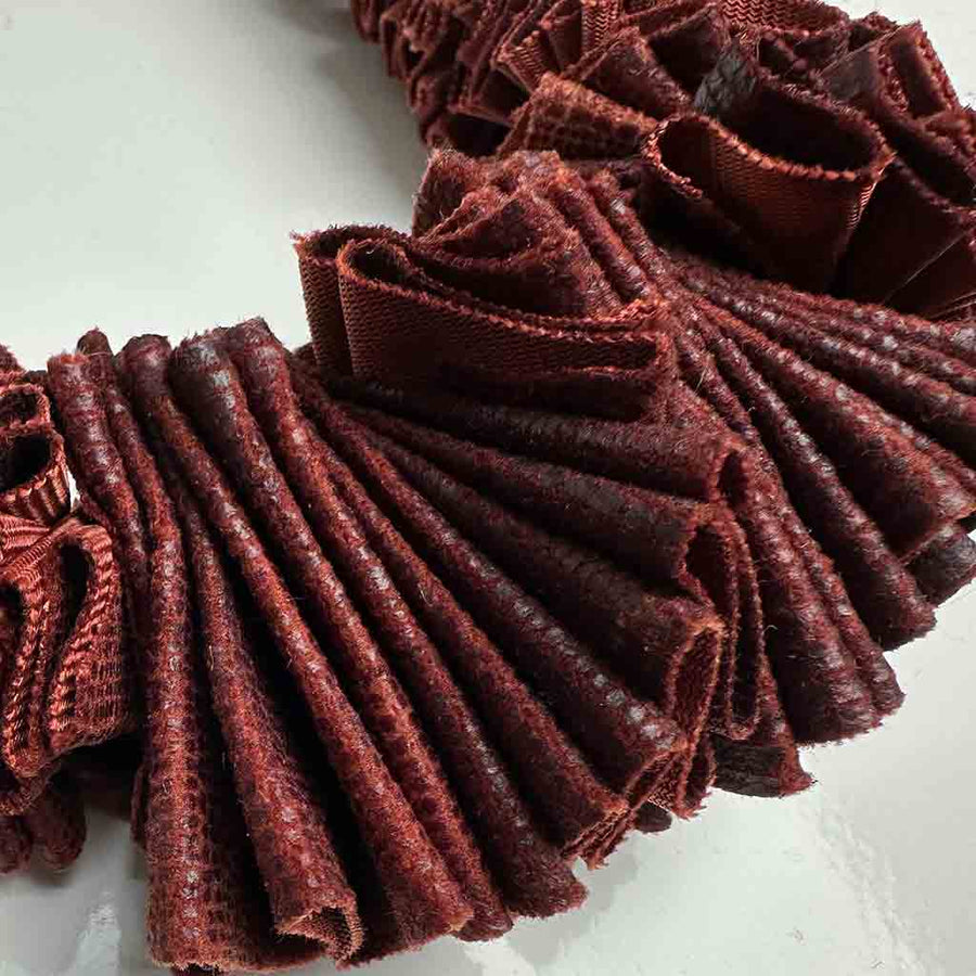 Ruffle collar burgundy -old stock