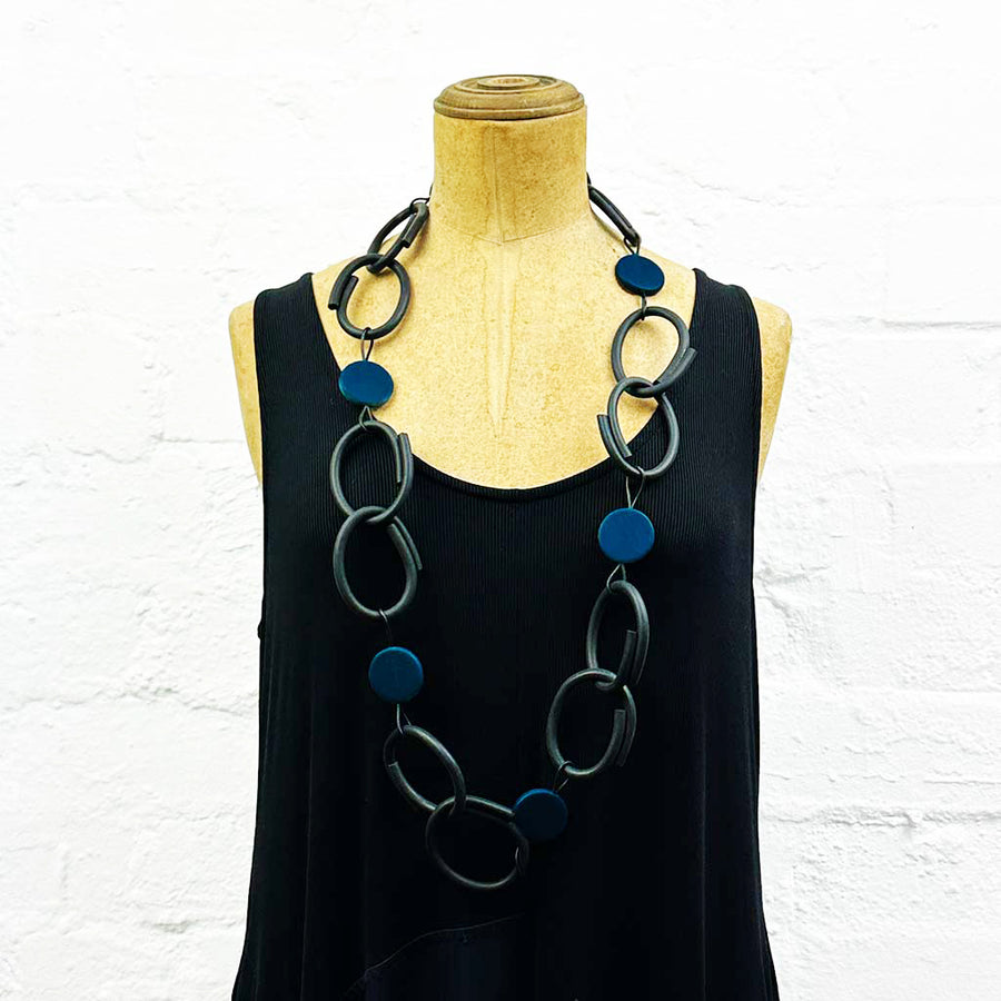 Resin and rubber long chain necklace black with navy blue dots