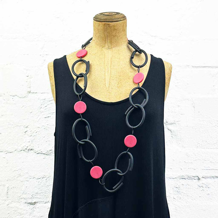 Resin and rubber long chain necklace black with pink dots