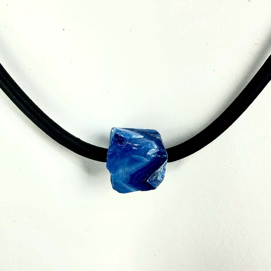 short single bead and thin rubber necklace -rough cut blue agate bead