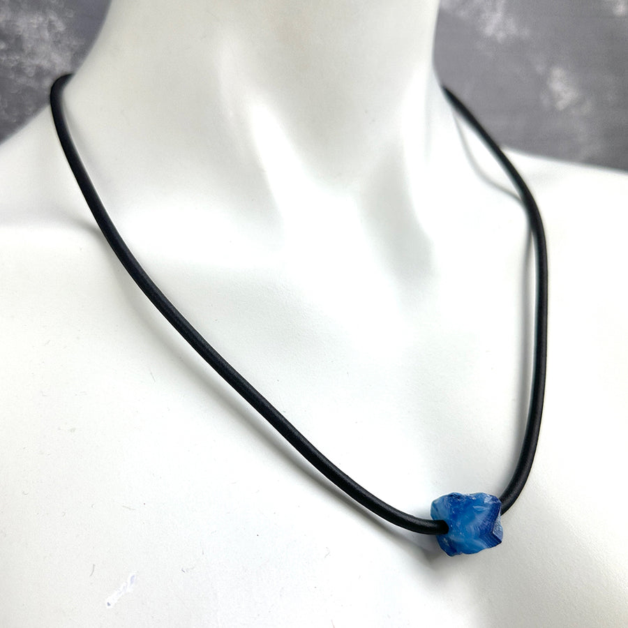 short single bead and thin rubber necklace -rough cut blue agate bead