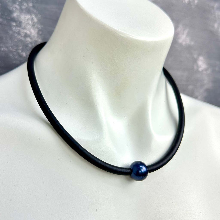 short single bead and rubber necklace -dark blue/grey pearlescent ceramic bead