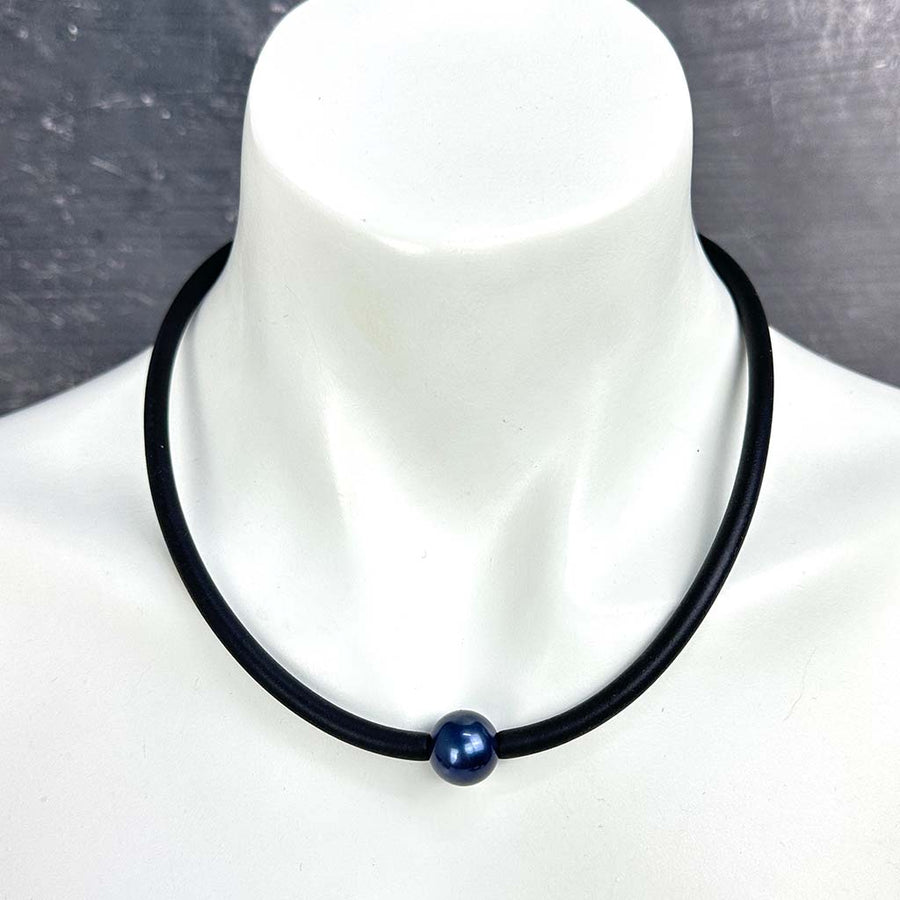 short single bead and rubber necklace -dark blue/grey pearlescent ceramic bead