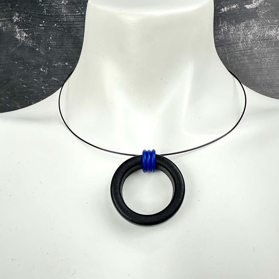 short rubber O necklace with rubber o rings