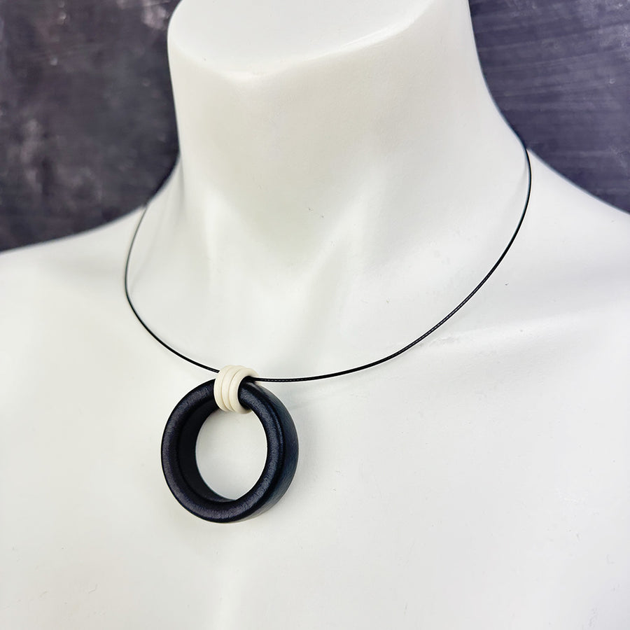 short rubber O necklace with rubber o rings