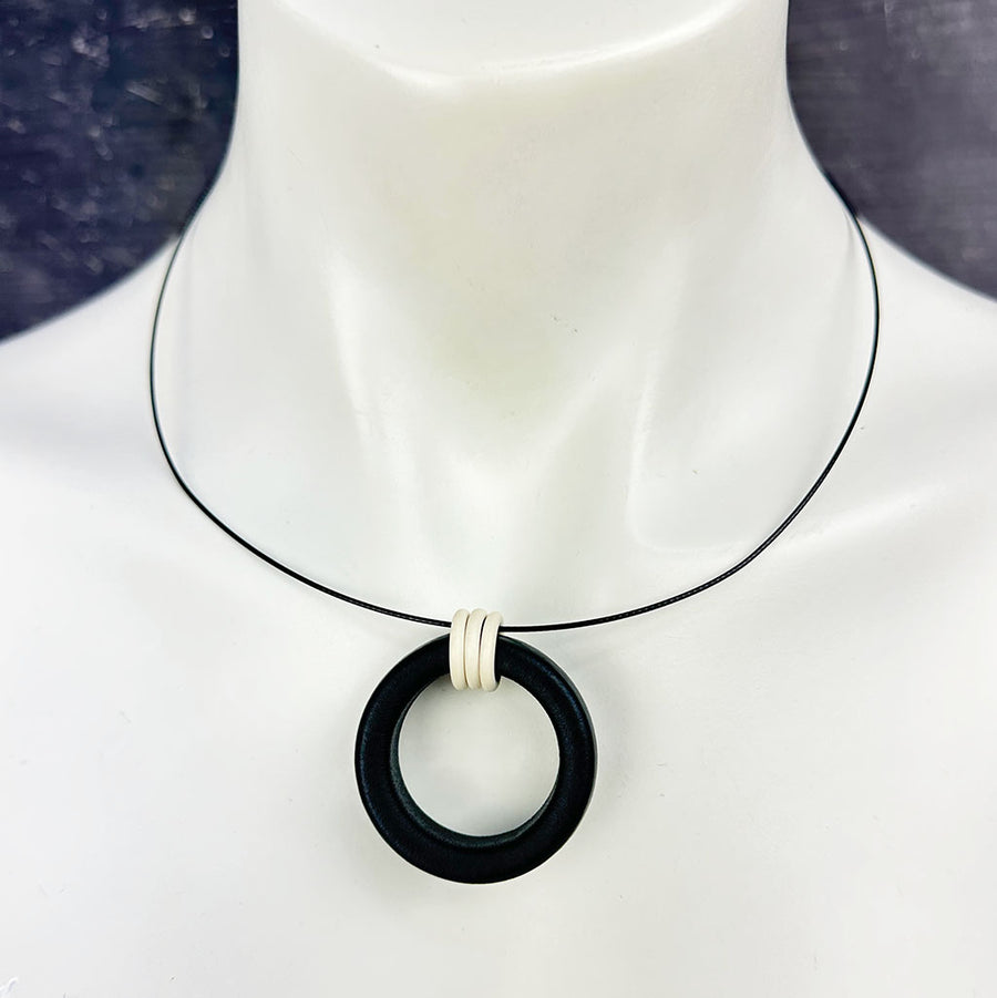 short rubber O necklace with rubber o rings