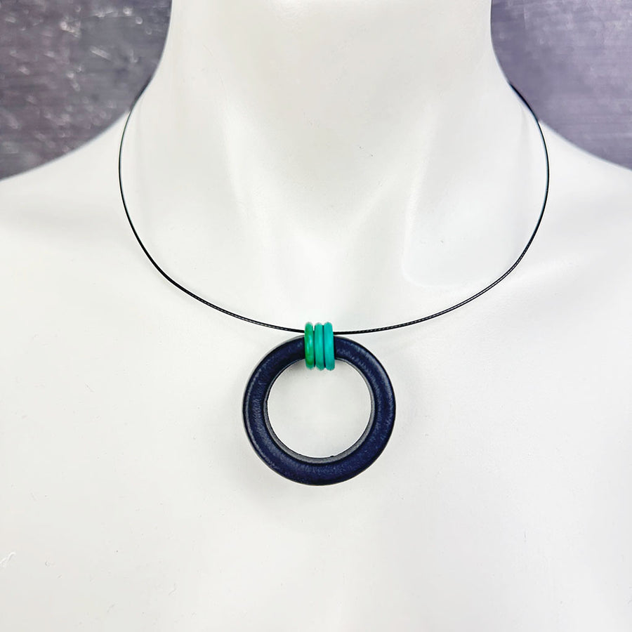 short rubber O necklace with rubber o rings