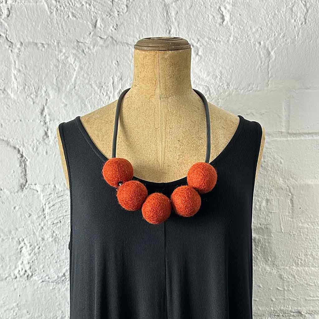 short felt necklace: chunky 5fb necklace