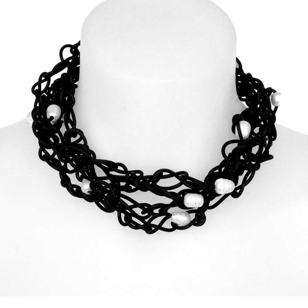 chaotic necklace with pearls