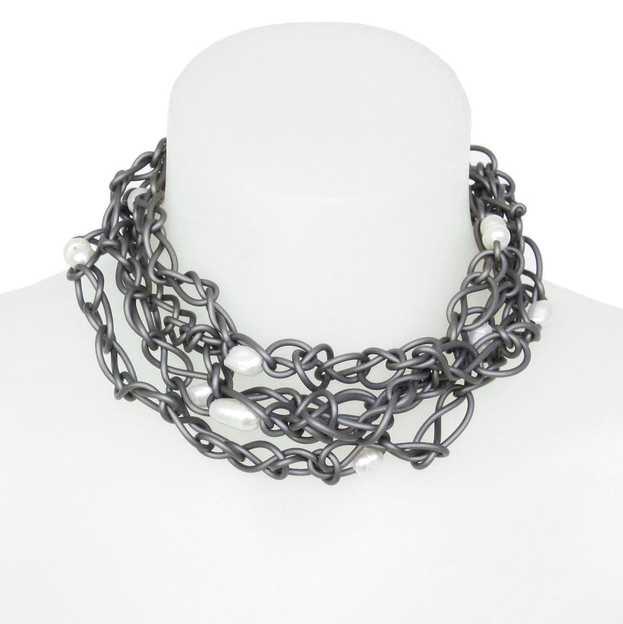 chaotic necklace with pearls